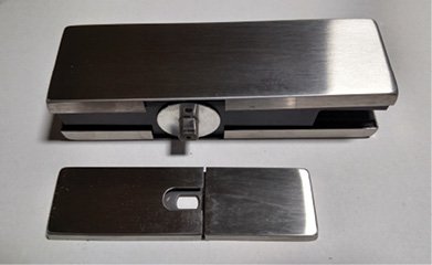 Self-closing hinge