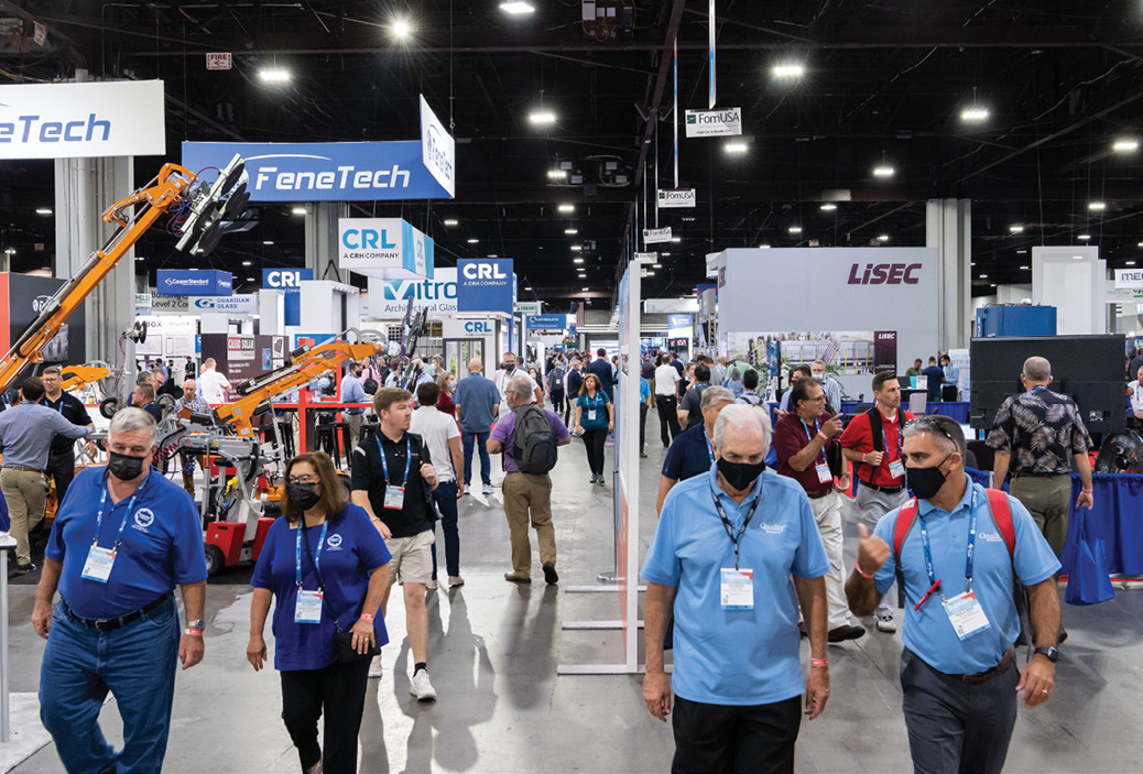 crowd on the GlassBuild tradeshow floor