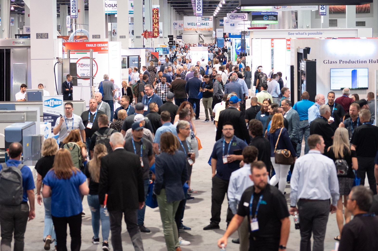 GlassBuild show floor