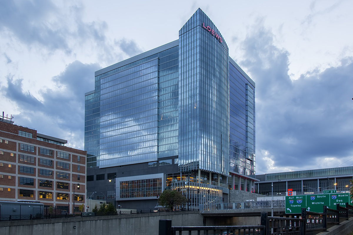 Missouri's Loews Kansas City Hotel is the first full-service luxury hotel to open in downtown Kansas City, Missouri, in more than 30 years. Rising 24 stories and encompassing 800 rooms, its crisp, modern, minimalist look was designed by Cooper Carry and brought to life with Tubelite Inc.'s curtain wall, window wall, entrance and interior aluminum framing systems. 