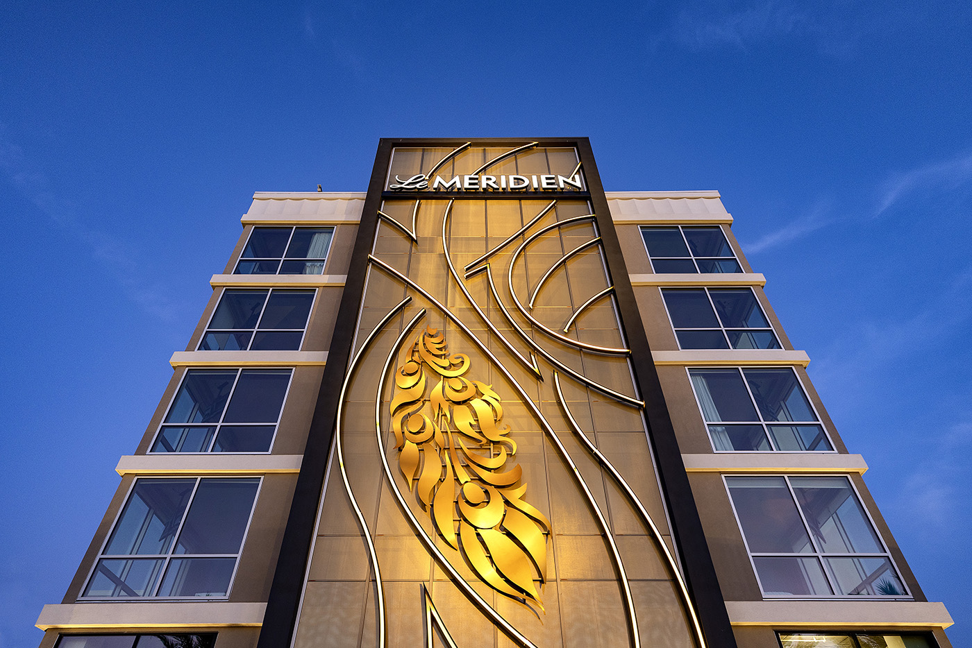 The Le Méridien Pasadena Arcadia is a four-star hotel that combines modernist features with Art Deco elements in its design.