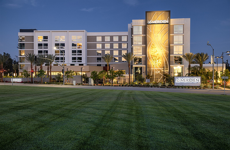 The Le Méridien Pasadena Arcadia is a four-star hotel that combines modernist features with Art Deco elements in its design.