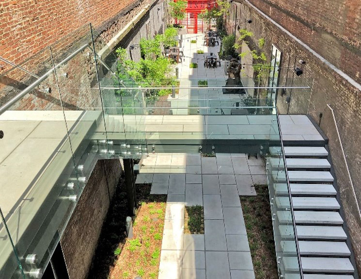 Surrounding the Frazier History Museum building are more than 140 linear feet of Trex Commercial Products’ railing. 