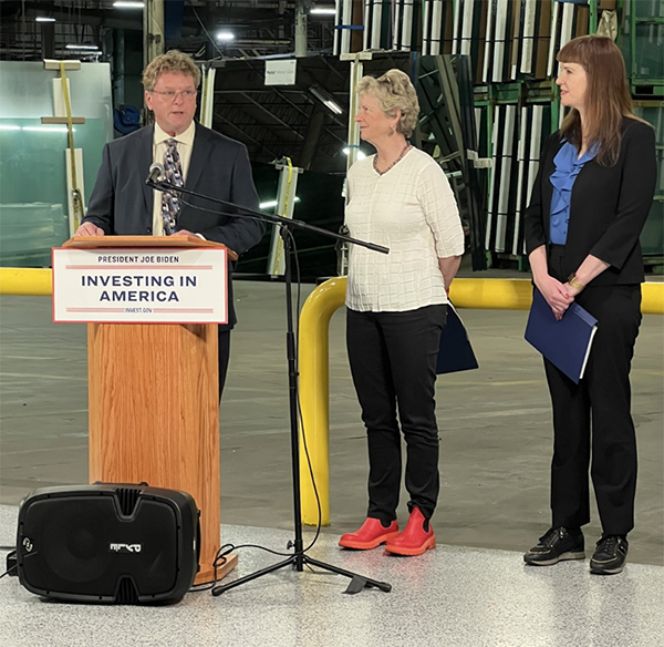 Vitro Architectural Glass Vice President of Technical Services, Sustainability & Government Affairs Paul Bush; GSA Administrator Robin Carnahan; EPA Office of Chemical Safety and Pollution Prevention Deputy Assistant Administrator for Pollution Prevention Jennie Romer