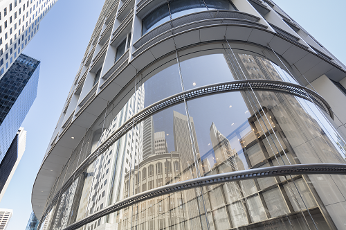 jumbo curved glass on the exterior of Salesforce tower