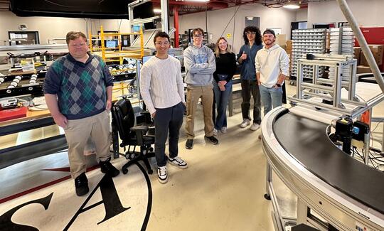 University Students Learn about Glass Metrology